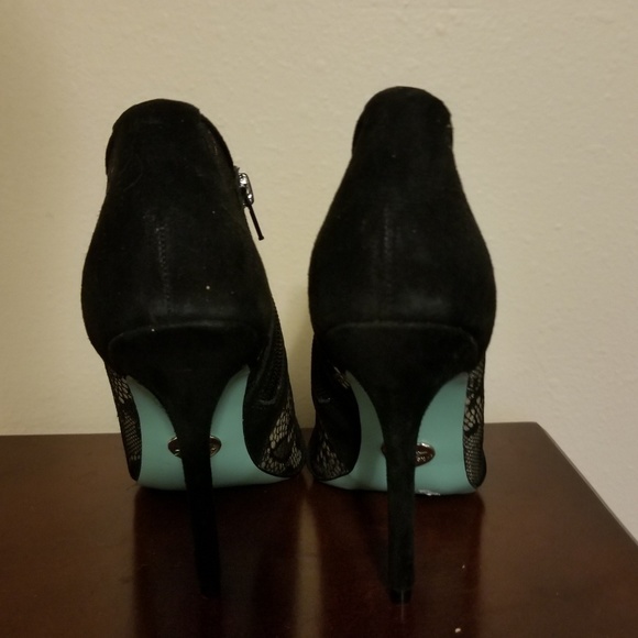 Betsey Johnson Lola Black Bootie Size 7 - Picture 4 of 4